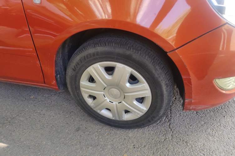 Used Skoda Fabia 2012 1.4L Automatic Crystal Edition Right Front Wheel Hub