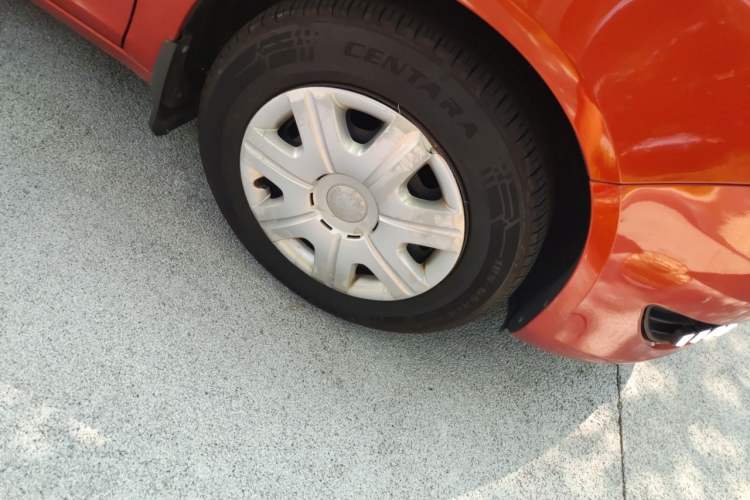 Used Skoda Fabia 2012 1.4L Manual Crystal Edition Right Front Wheel Hub