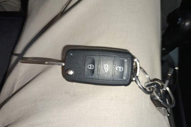 Used Skoda Fabia 2012 1.6L Automatic Crystal Edition Vehicle Key