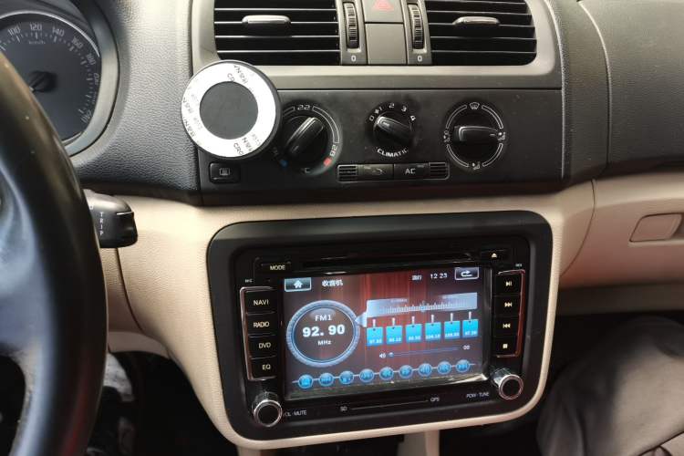 Used Skoda Fabia 2012 1.6L Scout Audio And AC Panel