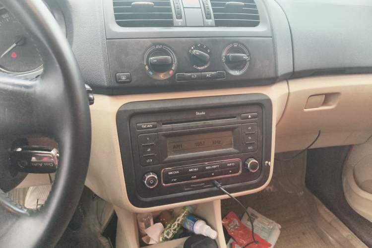 Used Skoda Fabia 2012 1.6L Scout Audio And AC Panel