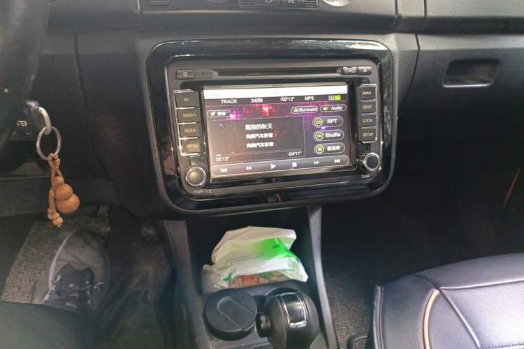 Used Skoda Fabia 2012 1.6L Automatic Cool Black Edition Audio And AC Panel