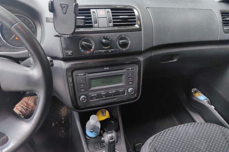 Used Skoda Fabia 2012 1.6L 5th Anniversary Limited Edition Audio And AC Panel