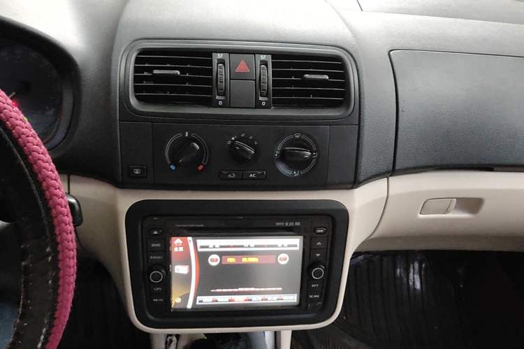 Used Skoda Fabia 2012 1.4L Automatic Crystal Edition Audio And AC Panel