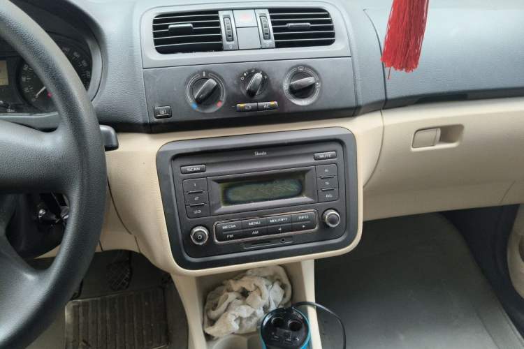 Used Skoda Fabia 2012 1.4L Manual Crystal Edition Audio And AC Panel