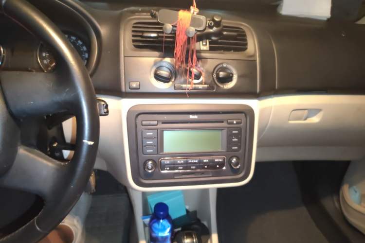 Used Skoda Fabia 2012 1.6L Automatic Crystal Edition Audio And AC Panel