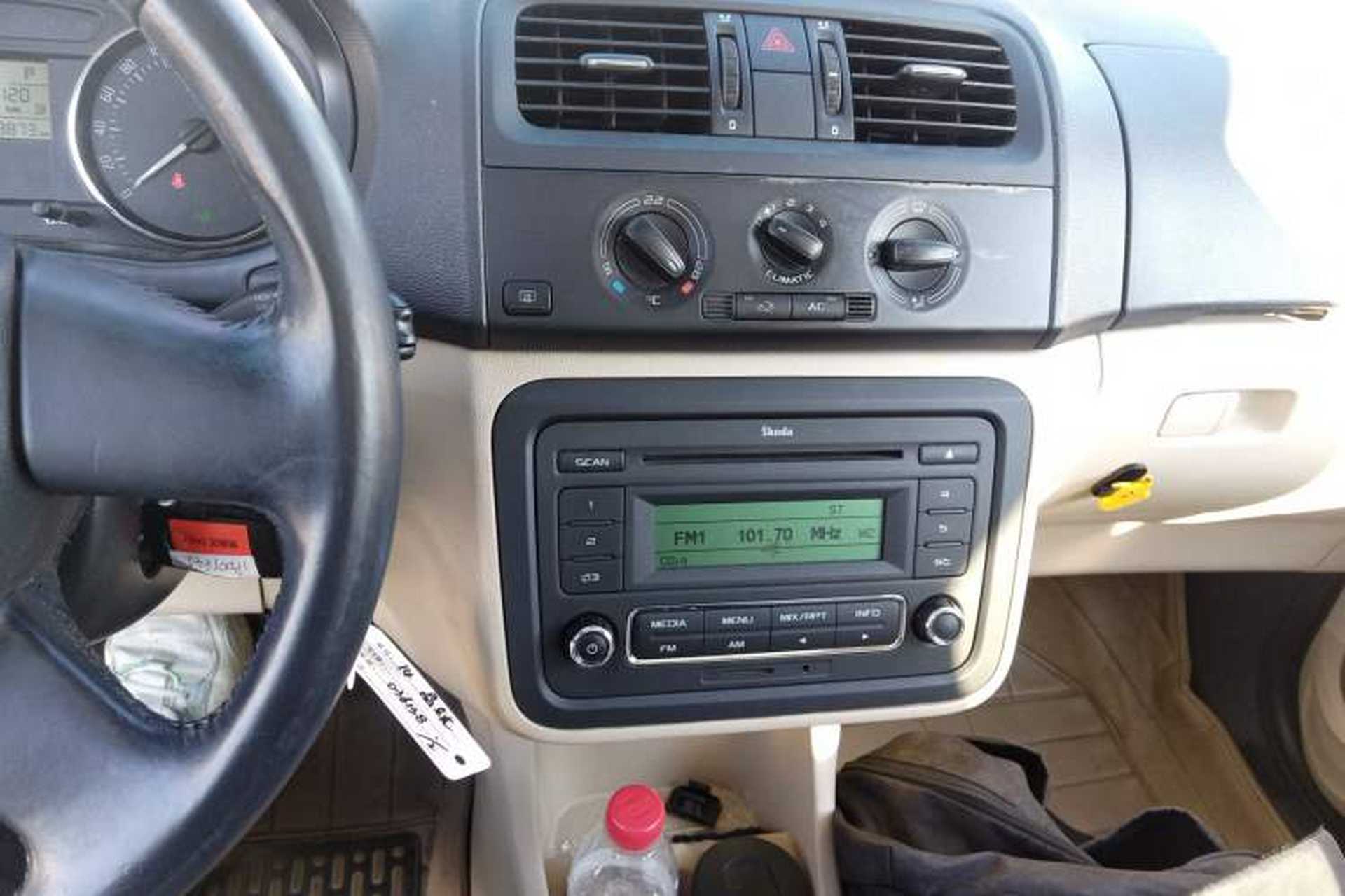 Used Skoda Fabia 2012 1.6L Scout Audio And AC Panel
