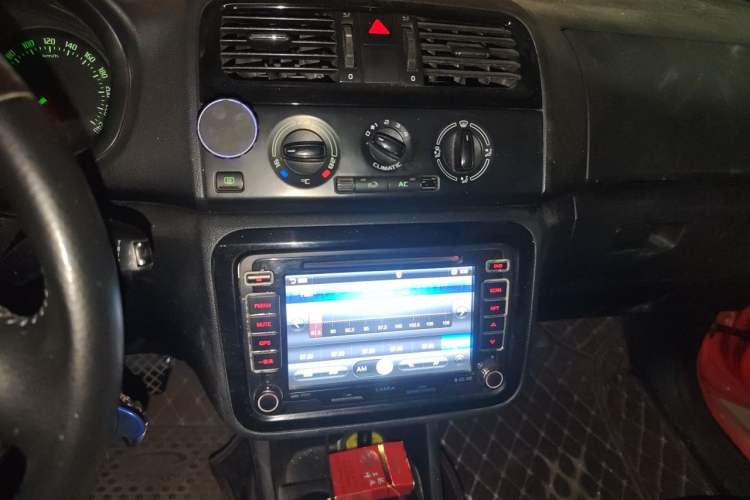 Used Skoda Fabia 2012 1.6L Automatic Sport Edition Audio And AC Panel