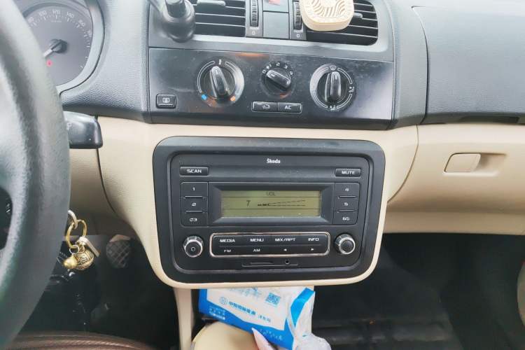 Used Skoda Fabia 2012 1.4L Manual Jingling Edition Audio And AC Panel