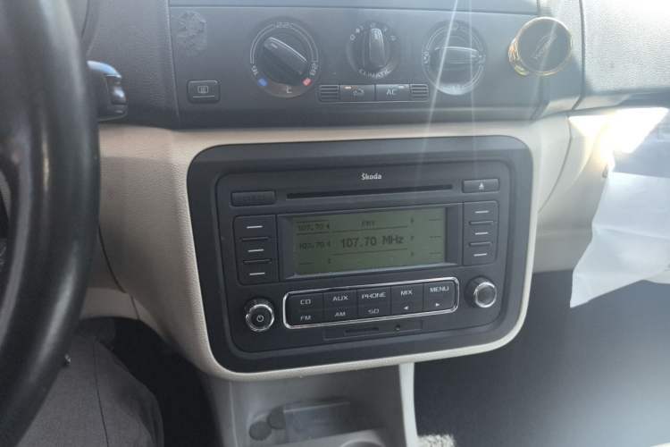 Used Skoda Fabia 2012 1.6L 5th Anniversary Limited Edition Audio And AC Panel