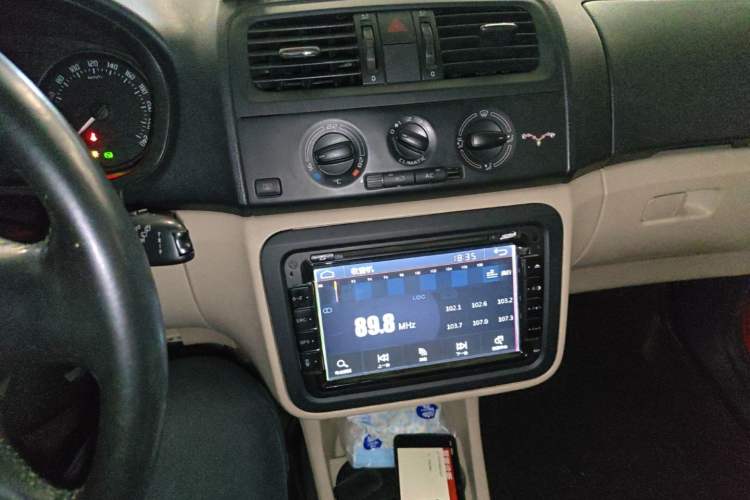 Used Skoda Fabia 2012 1.6L Scout Audio And AC Panel