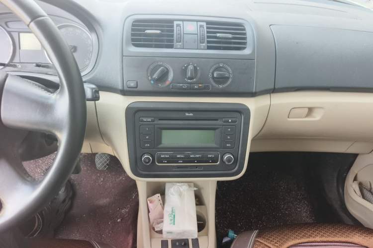 Used Skoda Fabia 2012 1.4L Manual Jingling Edition Audio And AC Panel