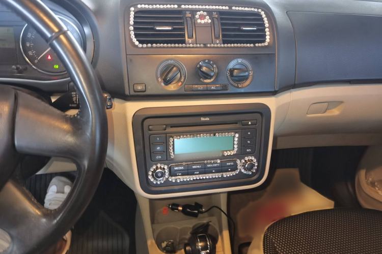 Used Skoda Fabia 2012 1.6L Scout Audio And AC Panel
