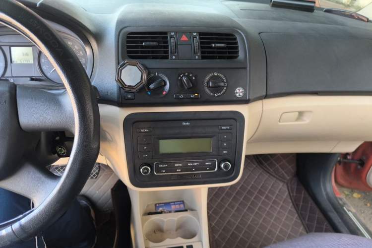 Used Skoda Fabia 2012 1.4L Manual Crystal Edition Audio And AC Panel