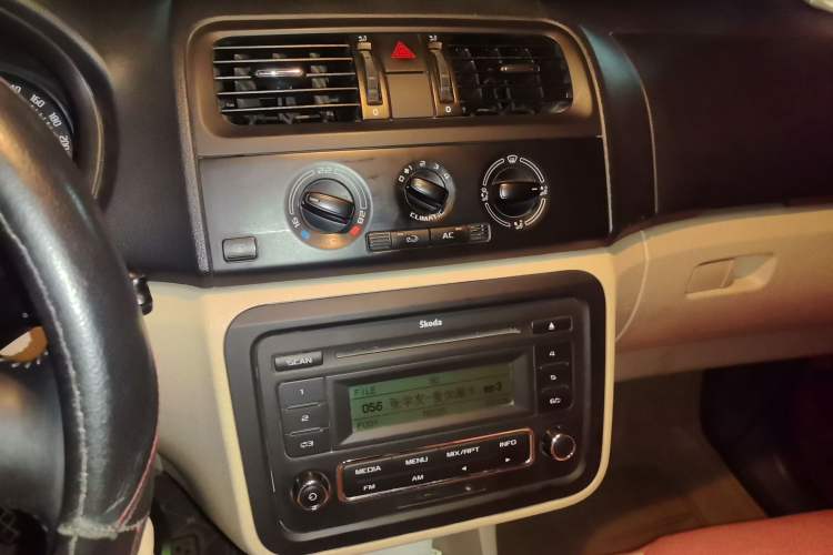 Used Skoda Fabia 2012 1.4L Manual Jingling Edition Audio And AC Panel