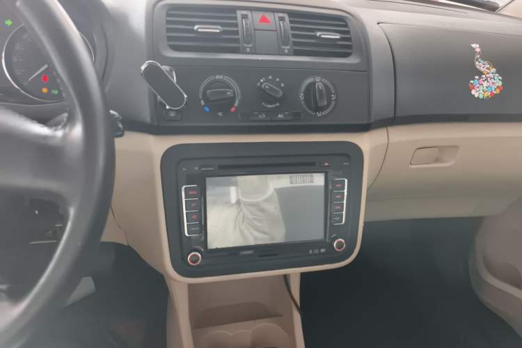 Used Skoda Fabia 2012 1.6L Scout Audio And AC Panel