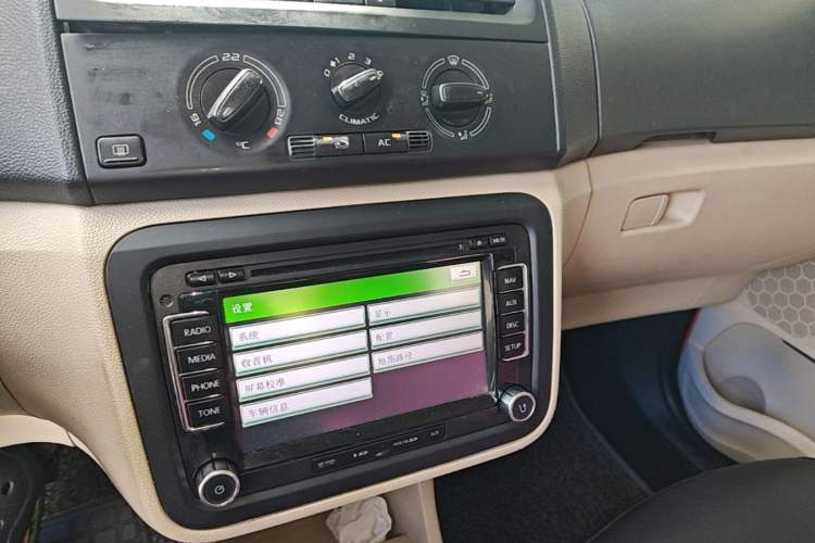 Used Skoda Fabia 2012 1.6L Scout Audio And AC Panel