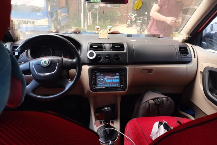 Used Skoda Fabia 2012 1.6L Scout Center Console