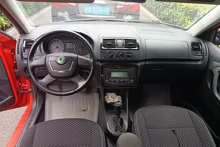 Used Skoda Fabia 2012 1.6L Automatic Sport Edition Center Console