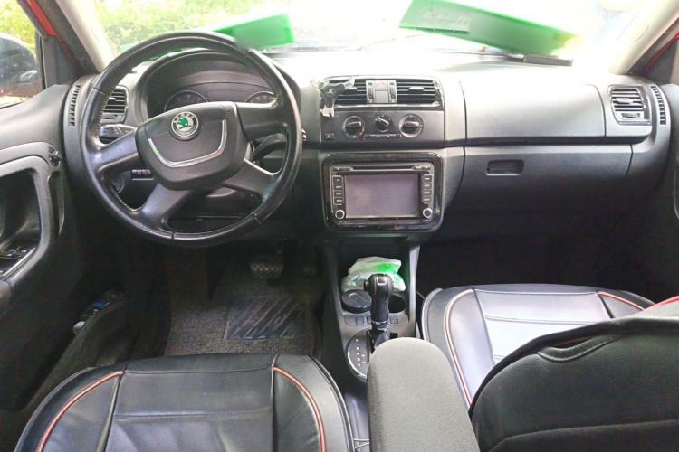 Used Skoda Fabia 2012 1.6L Automatic Cool Black Edition Center Console