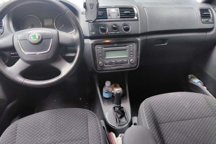 Used Skoda Fabia 2012 1.6L 5th Anniversary Limited Edition Center Console