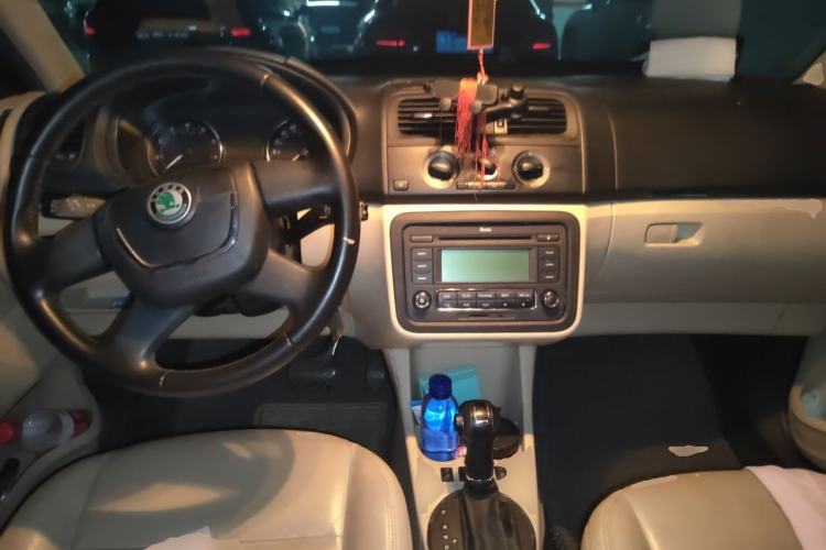 Used Skoda Fabia 2012 1.6L Automatic Crystal Edition Center Console