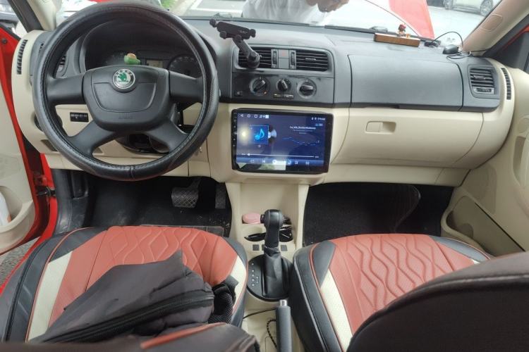Used Skoda Fabia 2012 1.4L Automatic Crystal Edition Center Console