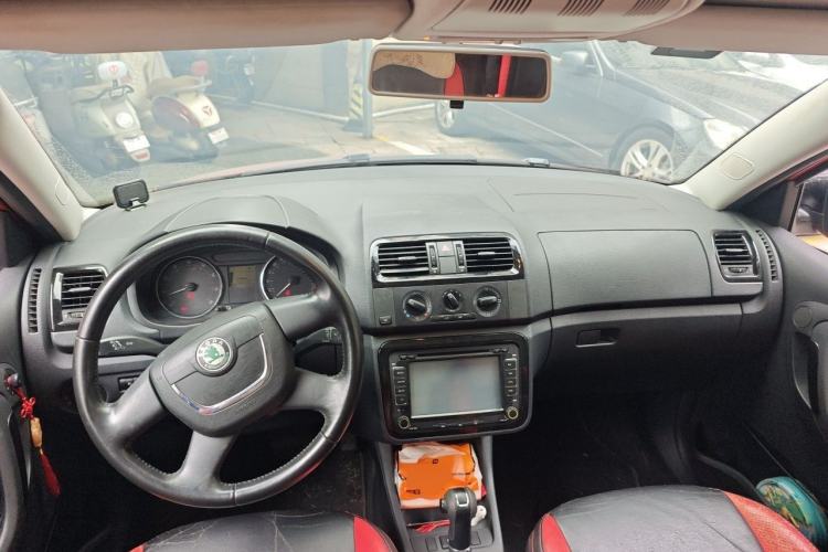 Used Skoda Fabia 2012 1.6L Automatic Cool Black Edition Center Console
