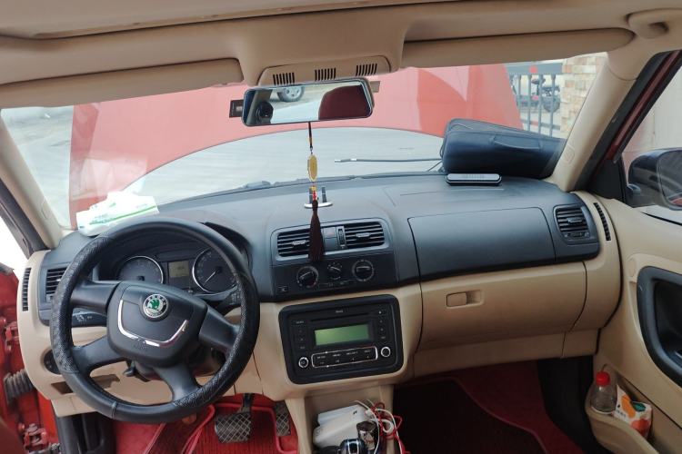 Used Skoda Fabia 2012 1.6L Scout Center Console