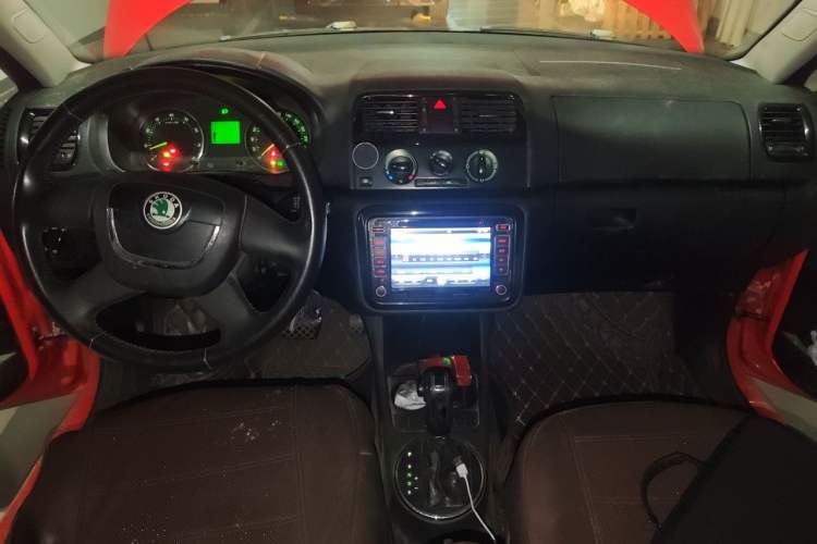 Used Skoda Fabia 2012 1.6L Automatic Sport Edition Center Console