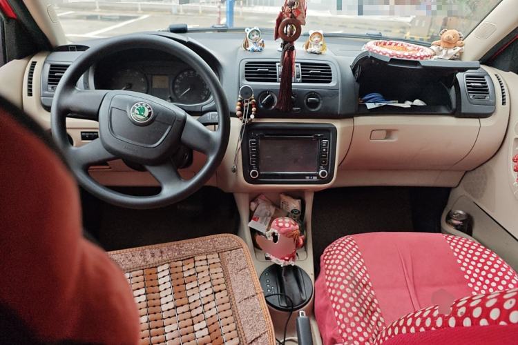 Used Skoda Fabia 2012 1.4L Automatic Crystal Edition Center Console