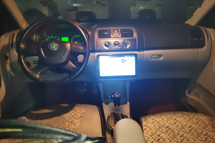 Used Skoda Fabia 2012 1.4L Automatic Crystal Edition Center Console