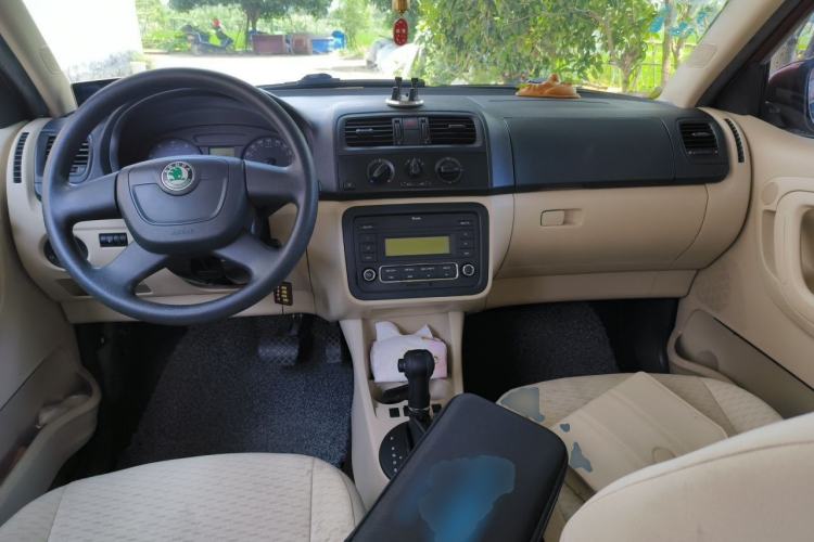 Used Skoda Fabia 2012 1.4L Automatic Crystal Edition Center Console