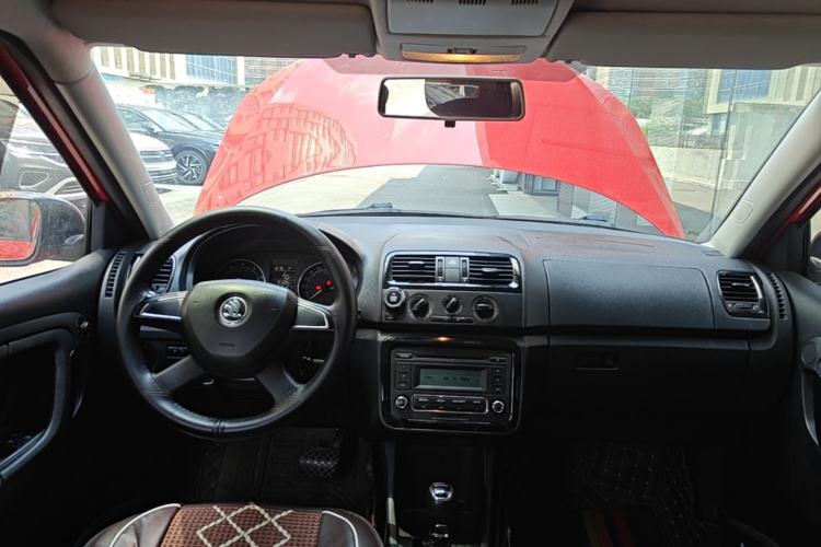 Used Skoda Fabia 2012 1.6L Automatic Cool Black Edition Center Console