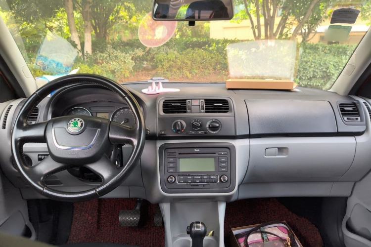 Used Skoda Fabia 2012 1.6L Automatic Crystal Edition Center Console