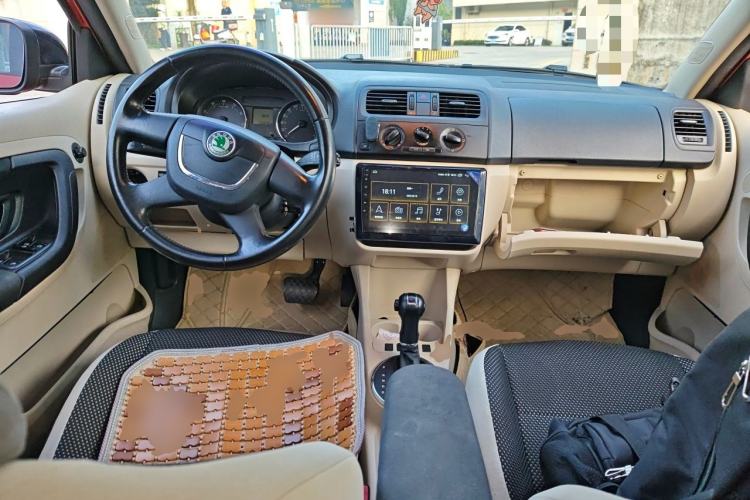 Used Skoda Fabia 2012 1.6L Scout Center Console