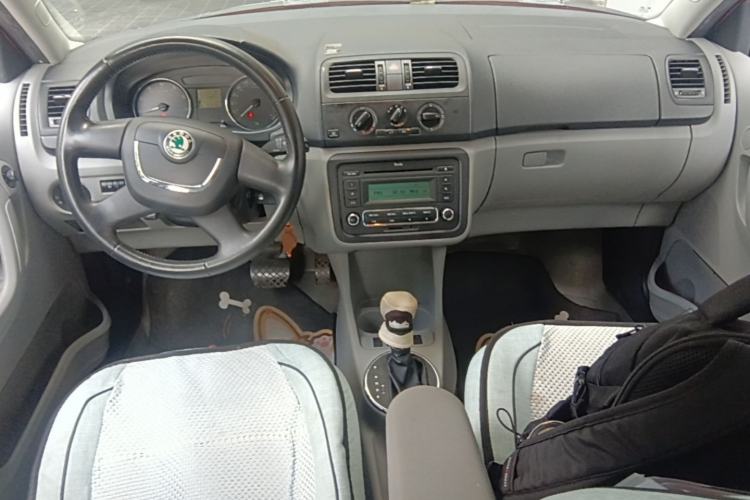 Used Skoda Fabia 2012 1.4L Automatic Crystal Edition Center Console