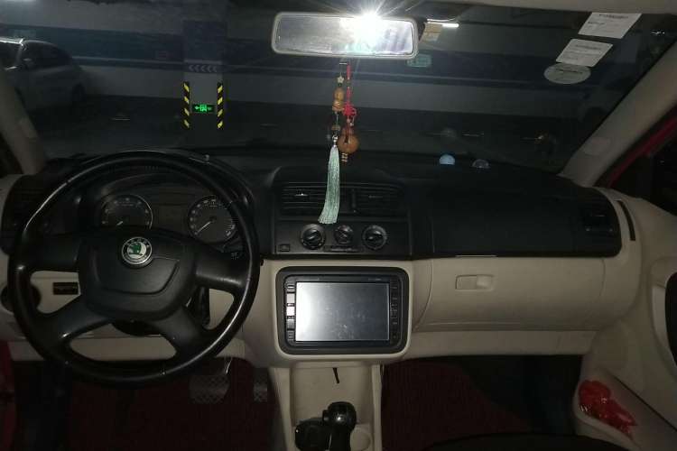 Used Skoda Fabia 2012 1.6L Scout Center Console