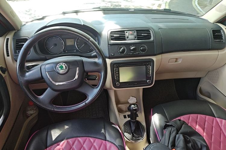 Used Skoda Fabia 2012 1.6L Scout Center Console