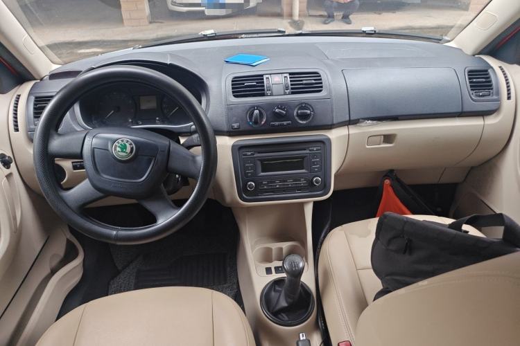 Used Skoda Fabia 2012 1.4L Manual Crystal Edition Center Console