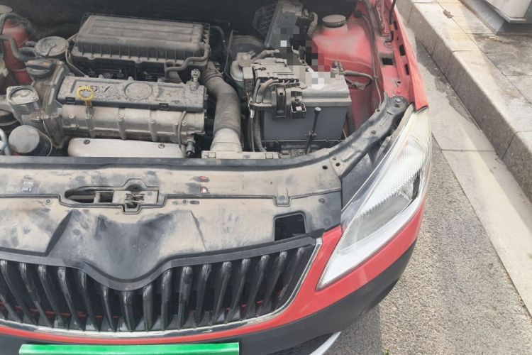 Used Skoda Fabia 2012 1.6L Scout Engine Bay Left