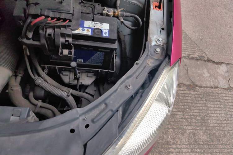 Used Skoda Fabia 2012 1.6L 5th Anniversary Limited Edition Engine Bay Left