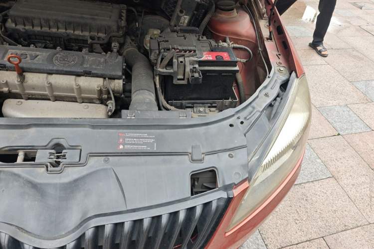 Used Skoda Fabia 2012 1.6L Automatic Cool Black Edition Engine Bay Left