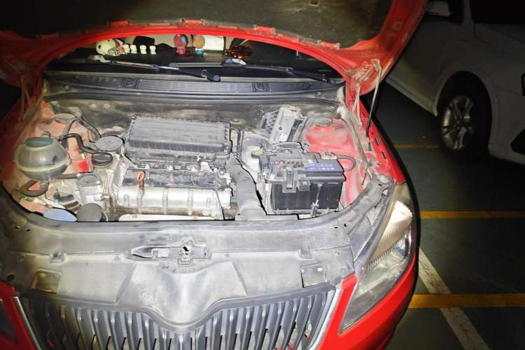 Used Skoda Fabia 2012 1.4L Automatic Crystal Edition Engine Bay Left