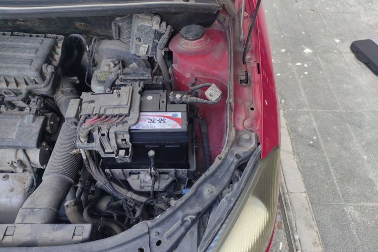 Used Skoda Fabia 2012 1.6L Automatic Cool Black Edition Engine Bay Left