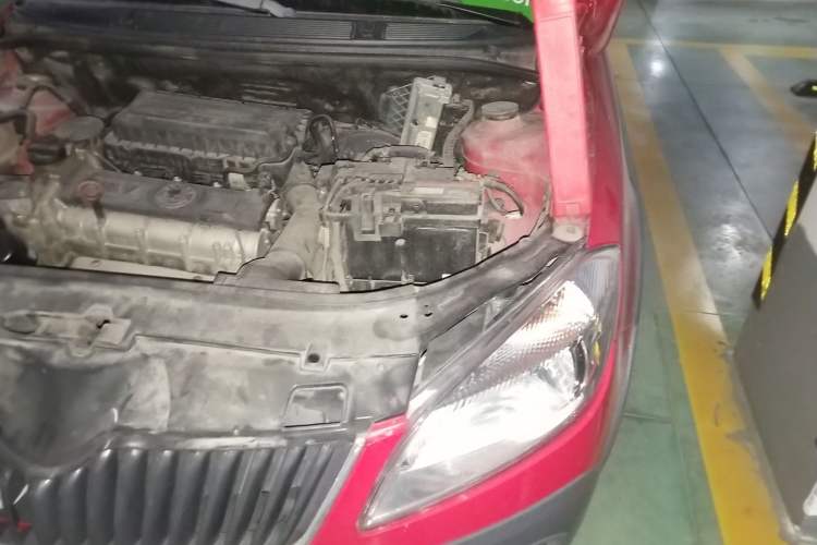 Used Skoda Fabia 2012 1.6L Scout Engine Bay Left