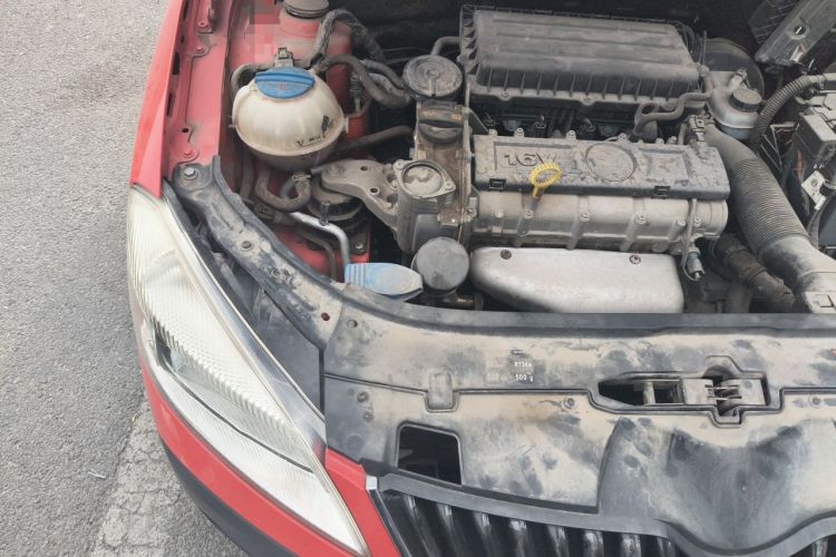 Used Skoda Fabia 2012 1.6L Scout Engine Bay Right