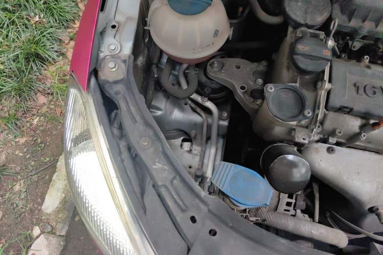 Used Skoda Fabia 2012 1.6L 5th Anniversary Limited Edition Engine Bay Right