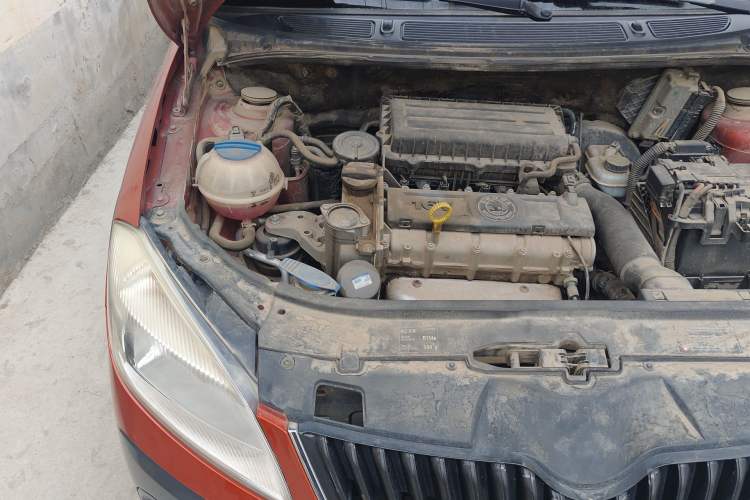 Used Skoda Fabia 2012 1.6L Scout Engine Bay Right