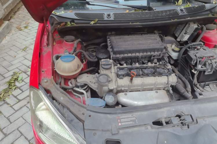 Used Skoda Fabia 2012 1.4L Automatic Crystal Edition Engine Bay Right